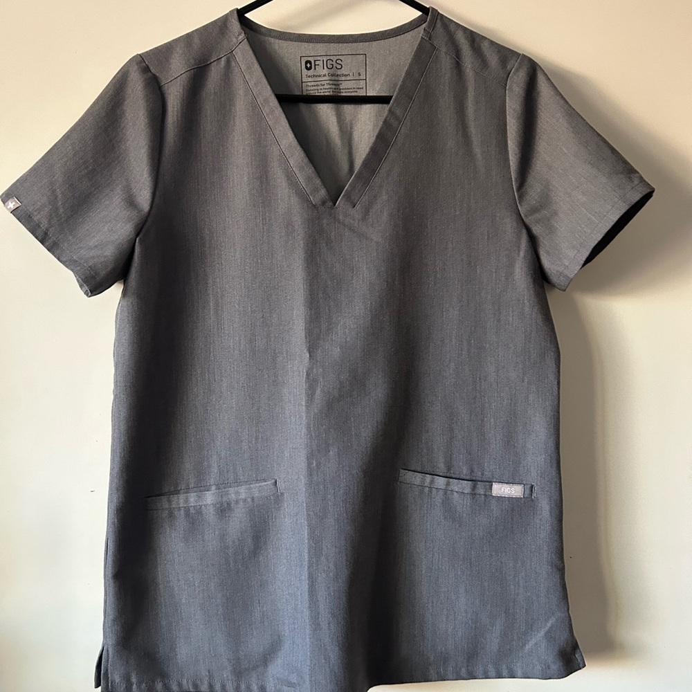 Figs scrub top style Casma Three-Pocket